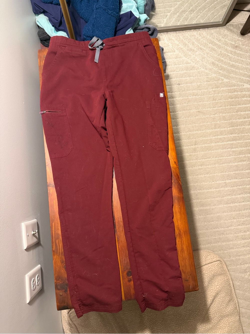 Figs straight leg scrub pants in Burgundy